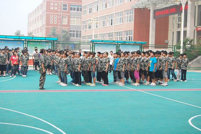 洛陽東方外國語學校軍訓匯演