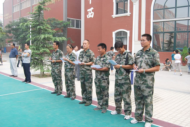 洛陽東方外國語學校軍訓匯演