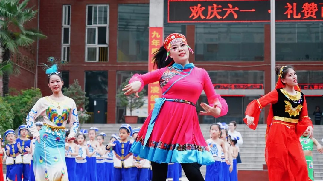 洛陽東方外國語幼兒園獻(xiàn)禮建黨一百年暨六一民族大聯(lián)歡活動(dòng)