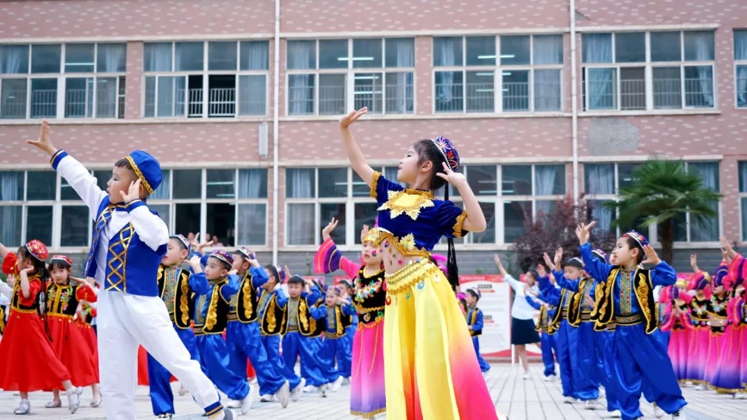 洛陽東方外國語幼兒園獻(xiàn)禮建黨一百年暨六一民族大聯(lián)歡活動(dòng)