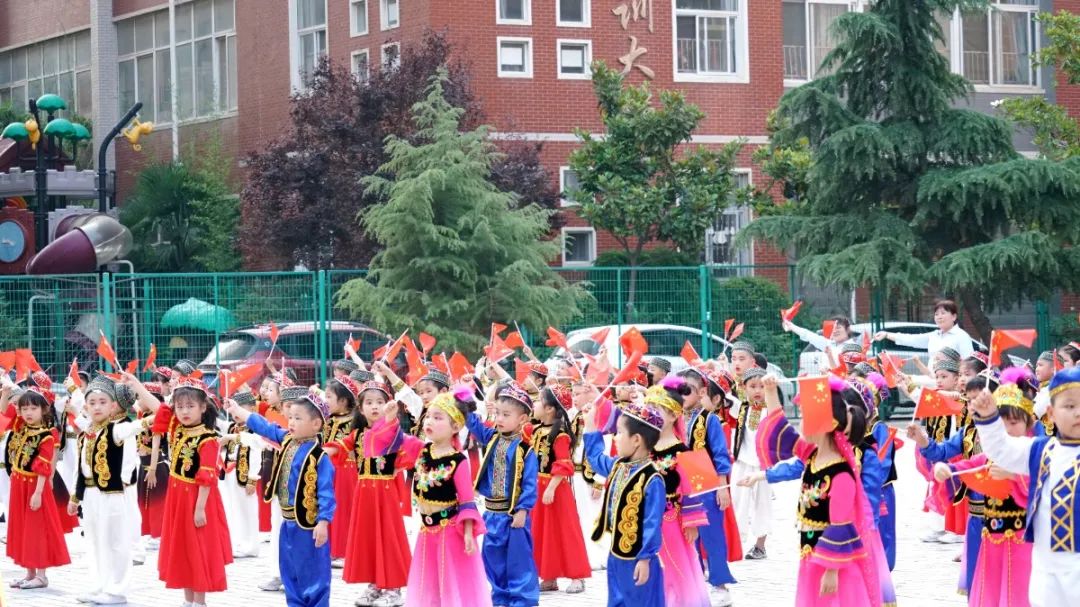 洛陽東方外國語幼兒園獻(xiàn)禮建黨一百年暨六一民族大聯(lián)歡活動(dòng)