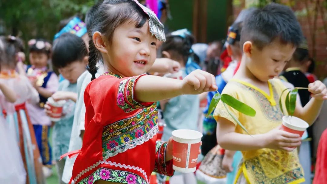 洛陽東方外國語幼兒園獻(xiàn)禮建黨一百年暨六一民族大聯(lián)歡活動(dòng)