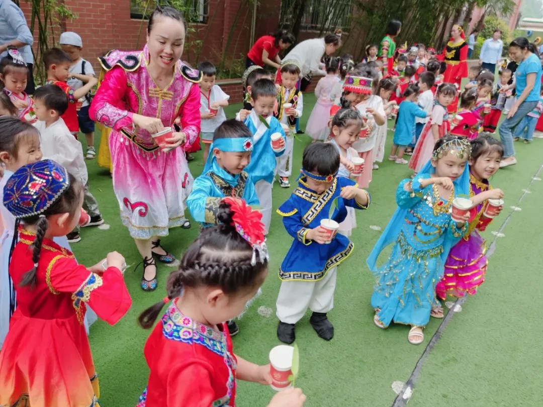 洛陽東方外國語幼兒園獻(xiàn)禮建黨一百年暨六一民族大聯(lián)歡活動(dòng)