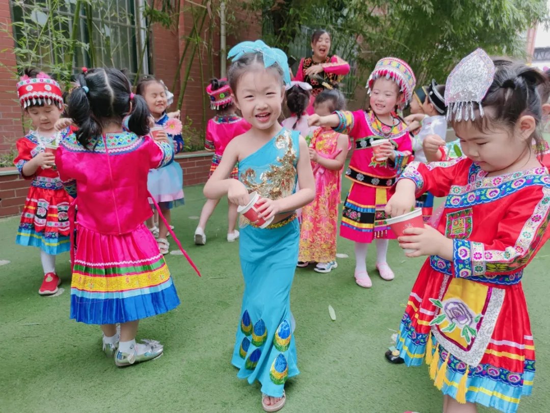 洛陽東方外國語幼兒園獻(xiàn)禮建黨一百年暨六一民族大聯(lián)歡活動(dòng)