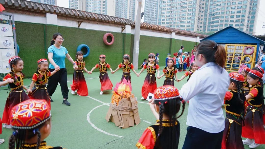 洛陽東方外國語幼兒園獻(xiàn)禮建黨一百年暨六一民族大聯(lián)歡活動(dòng)