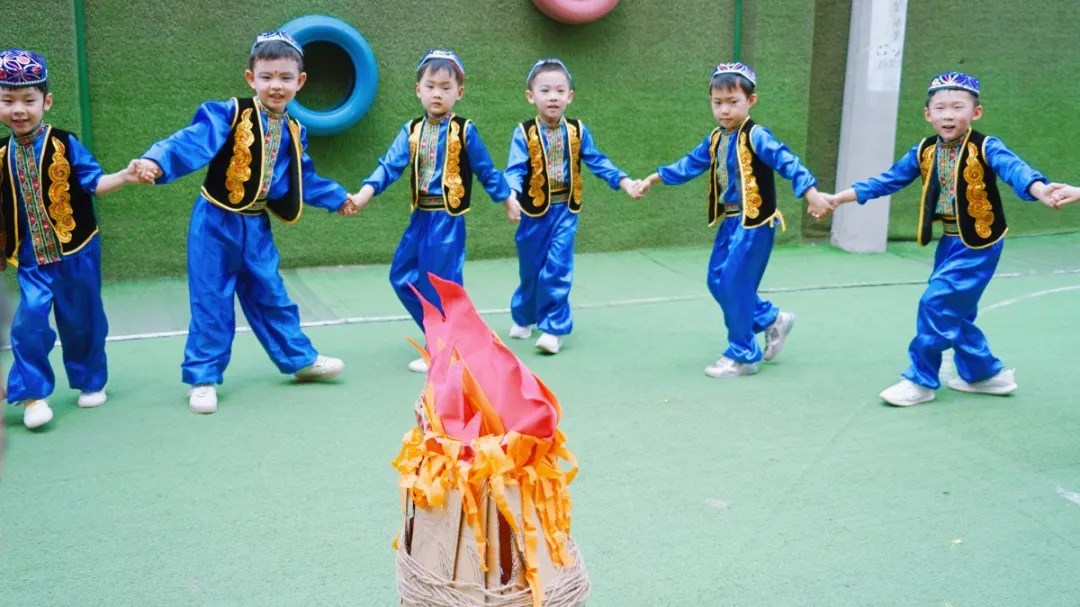 洛陽東方外國語幼兒園獻(xiàn)禮建黨一百年暨六一民族大聯(lián)歡活動(dòng)