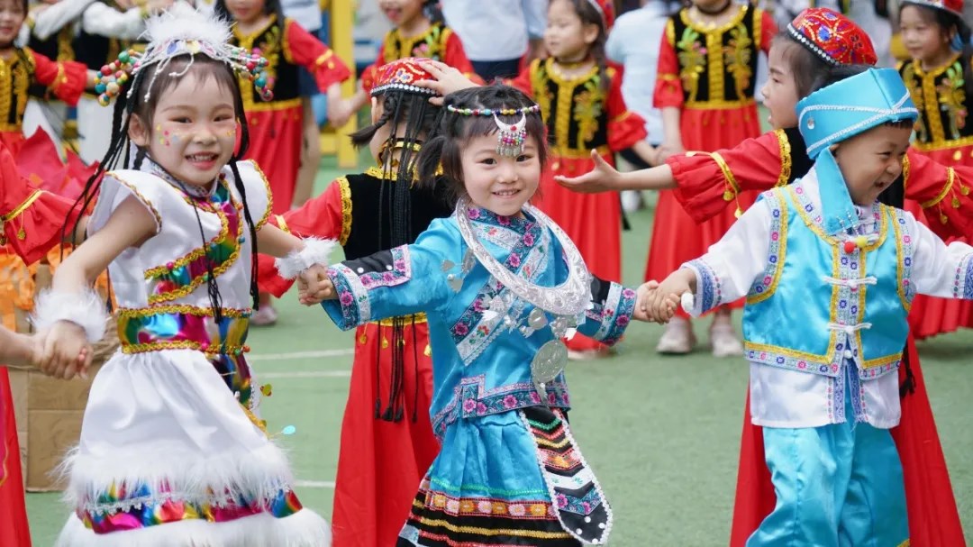 洛陽東方外國語幼兒園獻(xiàn)禮建黨一百年暨六一民族大聯(lián)歡活動(dòng)