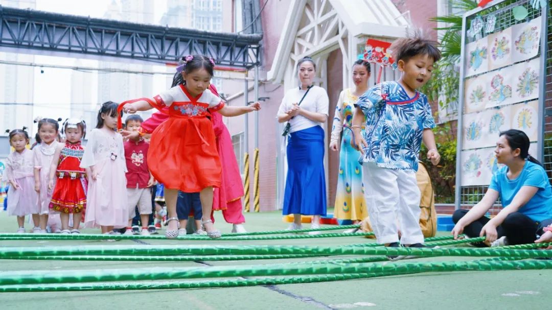 洛陽東方外國語幼兒園獻(xiàn)禮建黨一百年暨六一民族大聯(lián)歡活動(dòng)