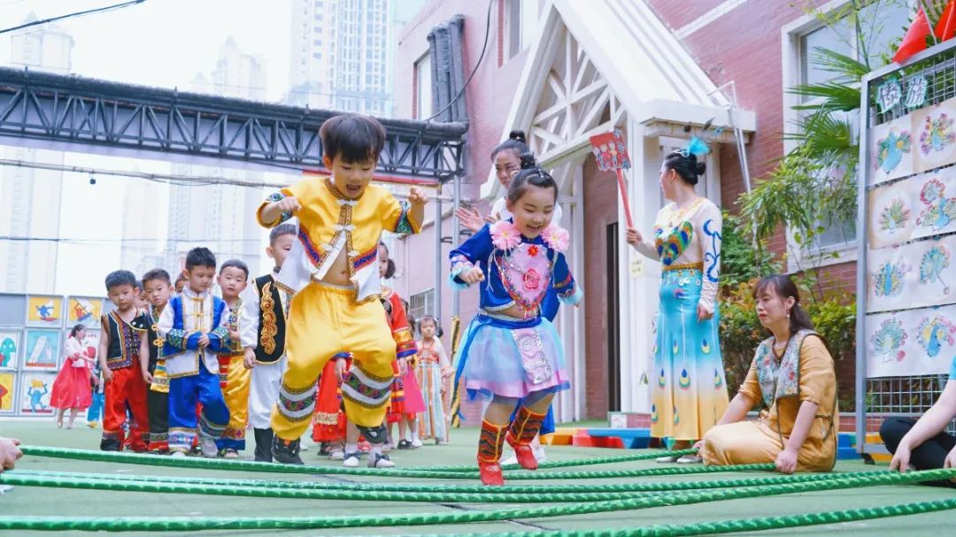 洛陽東方外國語幼兒園獻(xiàn)禮建黨一百年暨六一民族大聯(lián)歡活動(dòng)