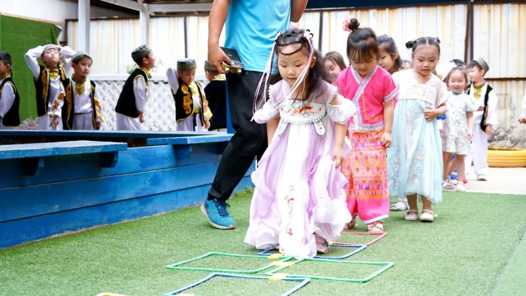 洛陽東方外國語幼兒園獻(xiàn)禮建黨一百年暨六一民族大聯(lián)歡活動(dòng)