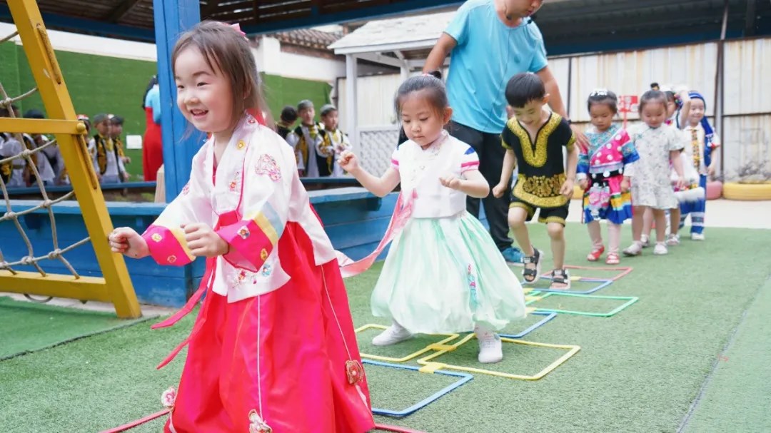 洛陽東方外國語幼兒園獻(xiàn)禮建黨一百年暨六一民族大聯(lián)歡活動(dòng)