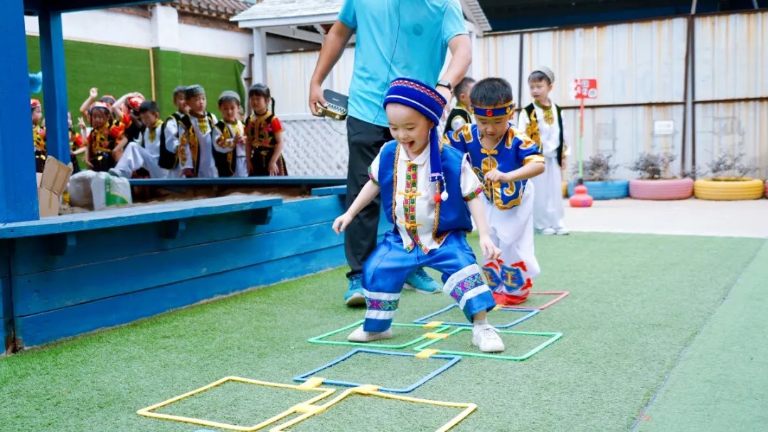 洛陽東方外國語幼兒園獻(xiàn)禮建黨一百年暨六一民族大聯(lián)歡活動(dòng)