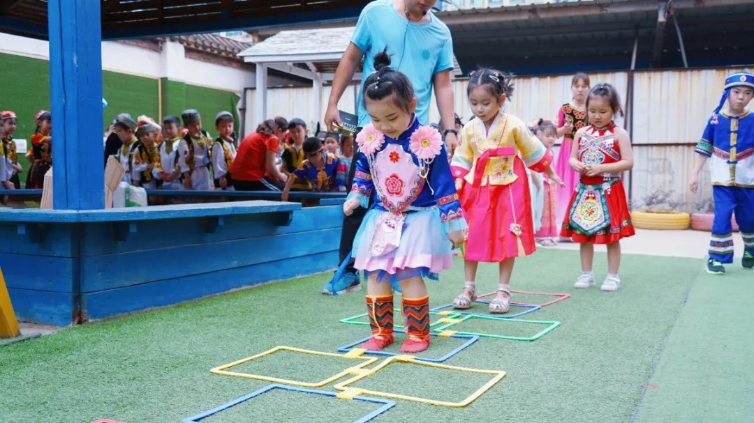 洛陽東方外國語幼兒園獻(xiàn)禮建黨一百年暨六一民族大聯(lián)歡活動(dòng)